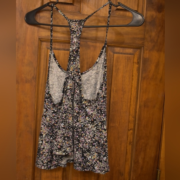 Decree Razorback Flowery Cropped Tank - Picture 2 of 2